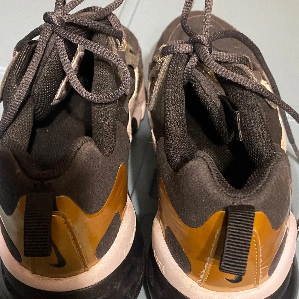 Nike Air Max 270 Youth 5.5 Black and Gold Athletic Sneakers Activewear Running